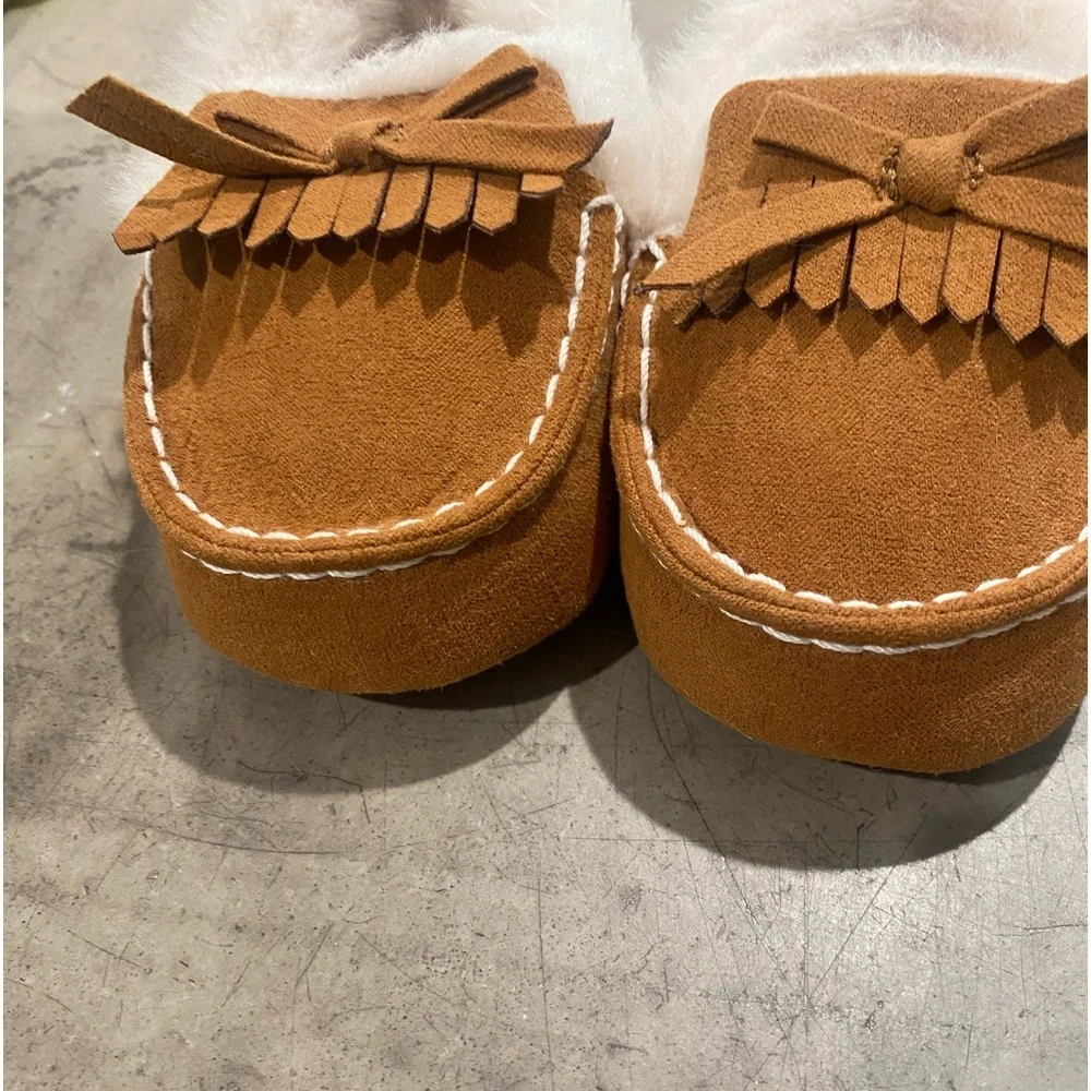 LUCKY BRAND baby slippers with faux fur lining! Unisex- comfy cozy and so cute!!